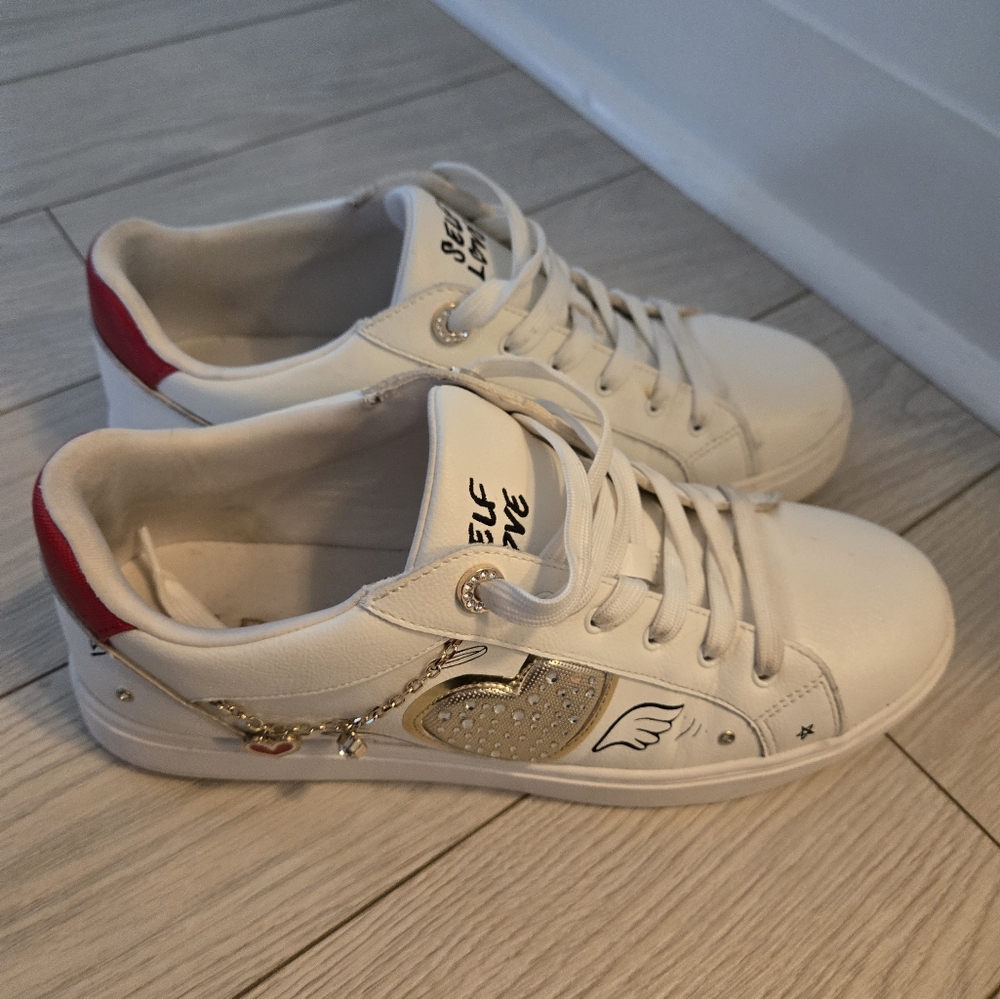Shoes - Picture 4 of 6